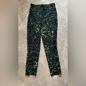 Brand New Lululemon Womens sz 6 Black and Green Splatter leggings.
